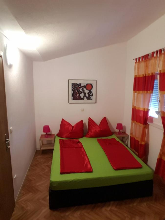 Apartments Megi Biograd Na Moru Bagian luar foto