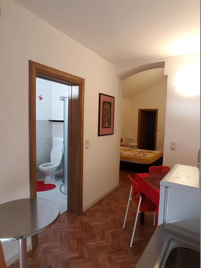Apartments Megi Biograd Na Moru Bagian luar foto